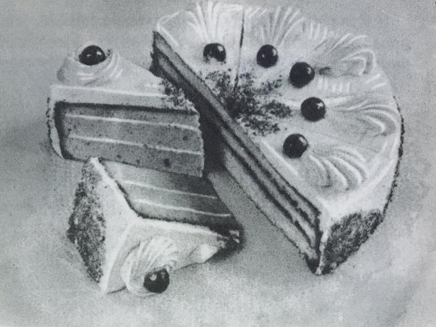 Torta "de esponja con crema de proteínas." Foto del libro "La producción de pasteles y tartas," 1976
