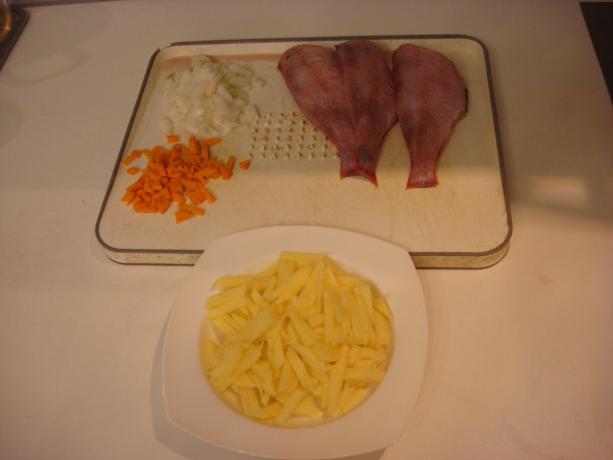 Imagen tomada por el autor (pescados preparados, patatas, cebollas, zanahorias)