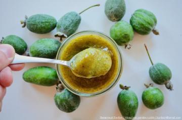 Madre compartió su receta de mermelada de feijoa. Ella cocina sin cocinar