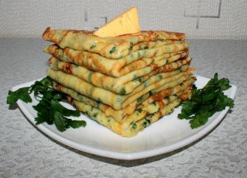 Rollos de huevo con queso y hierbas