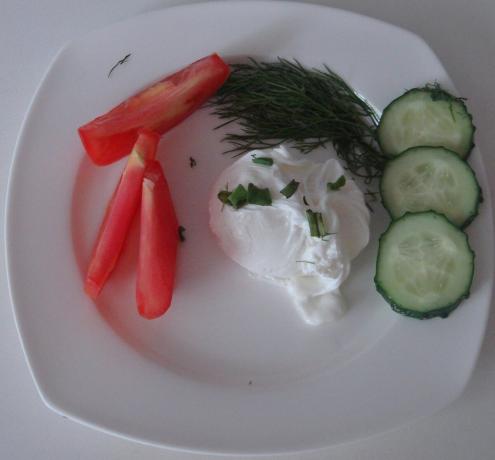 Imagen tomada por el autor (huevos con verduras en el plato)