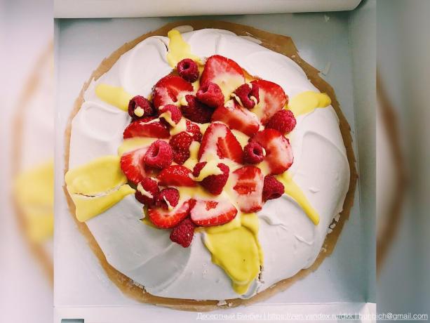 Receta de la torta Pavlova con fresas y frambuesas. decoración de la torta idea EndiShef