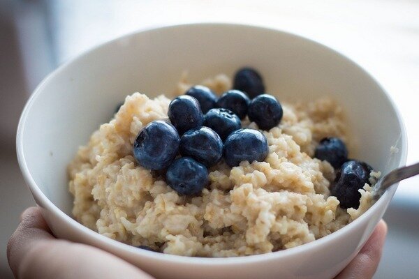 La avena es la mejor opción de desayuno para personas de todas las edades (Foto: Pixabay.com).