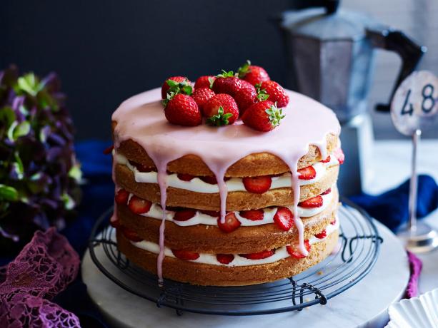 Ejemplo terminó torta con la fresa y esmalte. Fotos - Yandex. fotos