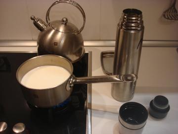 2 procedimiento sencillo para la preparación de leche caliente. Ahora basura doméstica sencilla!