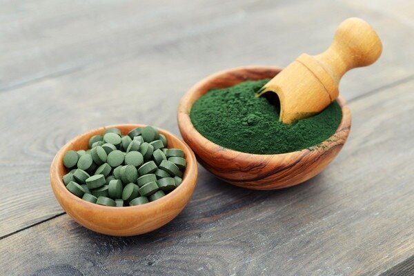 La espirulina se puede comprar fresca, seca, en forma de suplementos dietéticos (Foto: trojmiasto.pl)