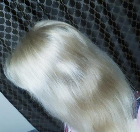 Fotografías de SmiKorina de Yandex Zen. Fotos específicamente sobre un fondo oscuro que se puede ver la condición del cabello.