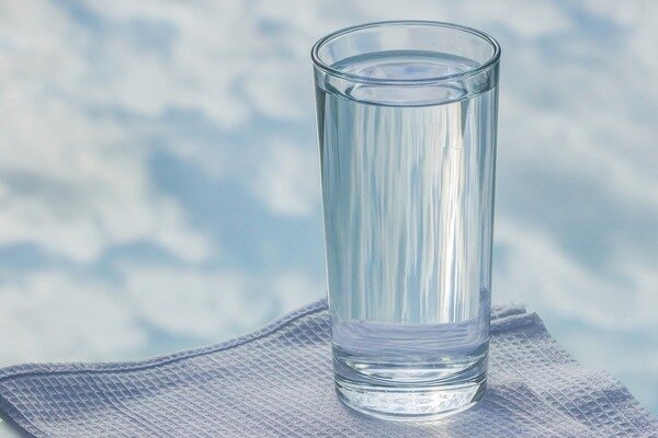 El agua con sal y azúcar te ayudará a recuperarte más rápido (Foto: Pixabay.com)