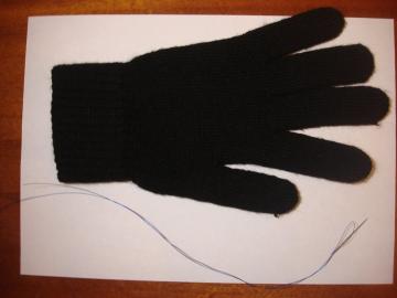 Como hacer un toque guante convencional para utilizar cómodamente el teléfono inteligente en el frío.