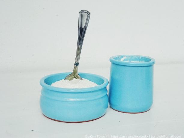 ollas de cerámica y cubierta de esmalte azul.