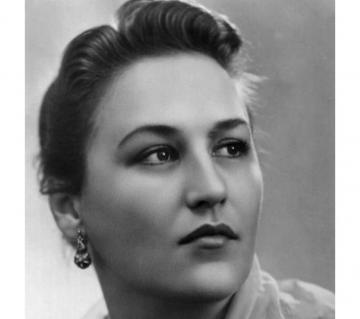 Nonna Mordjukova: cómo hacer, peinado y accesorios cambió su belleza áspera
