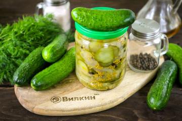 Ensalada de pepino en conserva para el invierno.