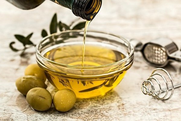 El aceite de oliva es saludable, pero no debes usarlo con demasiada frecuencia (Foto: Pixabay.com).