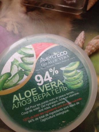 Bueno, un poco más en el gel de Aloe Vera. Comprar en el comienzo del viaje. Es una cosa maravillosa cuando la recuperación de quemaduras. Y en Túnez - el sol africano es muy insidiosa. No tiene tiempo para abrir y cerrar de ojos - la piel ya está prizharilas)