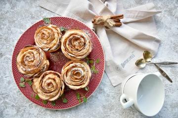 Rosas de hojaldre con manzanas