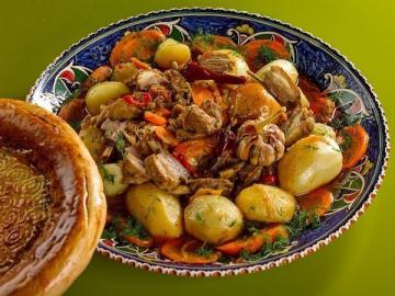 Uzbeko Basma: plato de carne abundante con verduras