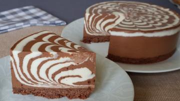 Torta Zebra sin hornear. Simple y rápida receta paso a paso para la vainilla y de chocolate