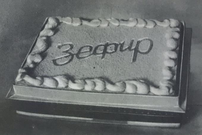 Pie "Zephyr-galleta". Foto del libro "La producción de pasteles y tartas," 1976