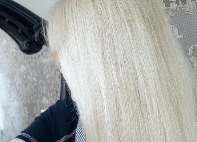 Fotografías de SmiKorina de Yandex Zen. Fotografiado cabello inmediatamente después de aplicar la máscara. El cabello se seque naturalmente.