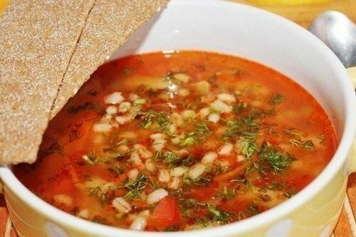 gachas de cebada se puede añadir a la sopa, y se puede comer solo con una cuchara
