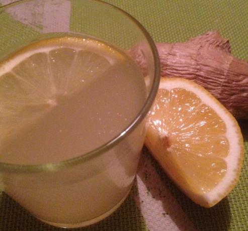 Bebida de jengibre y limón puede ayudar a perder peso. Convertir esta bebida no es difícil, y se sentirá el efecto muy pronto. No beba duro. Escriben proporciones calculadas para obtener - 1 litro de bebida terminada.